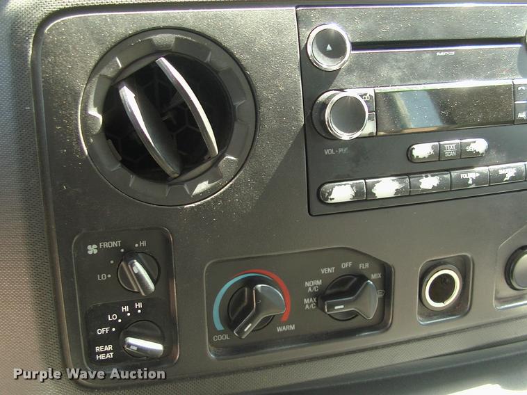 image for item DP9292 2009 Ford Econoline E450 shuttle bus