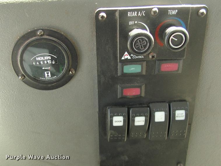 image for item DP9292 2009 Ford Econoline E450 shuttle bus