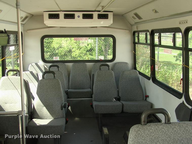 image for item DP9292 2009 Ford Econoline E450 shuttle bus