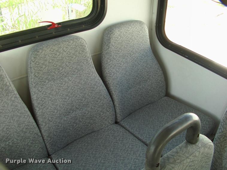 image for item DP9292 2009 Ford Econoline E450 shuttle bus