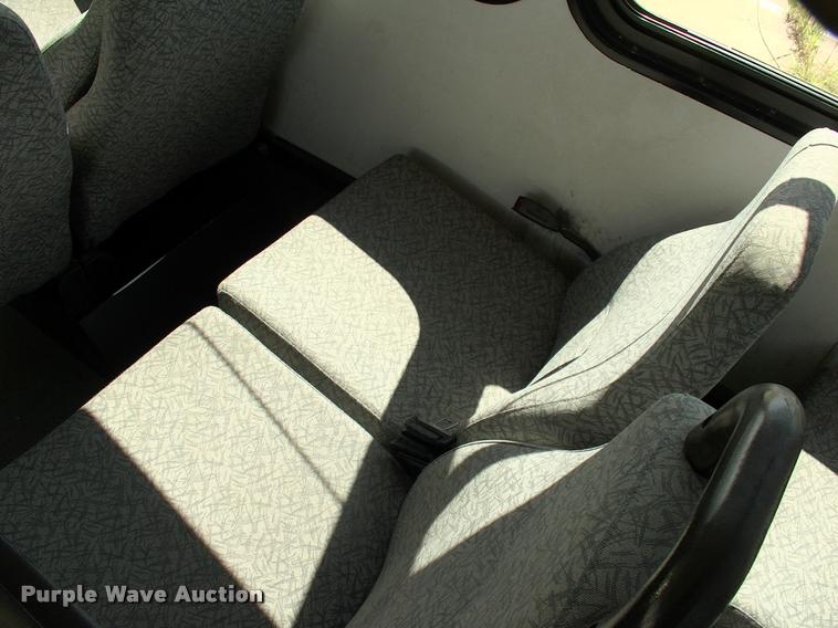 image for item DP9292 2009 Ford Econoline E450 shuttle bus