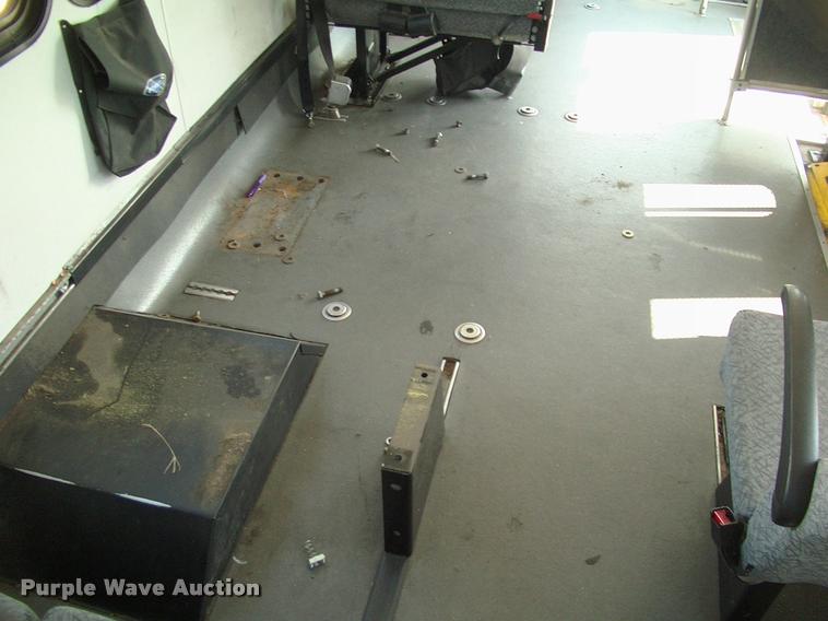 image for item DP9292 2009 Ford Econoline E450 shuttle bus