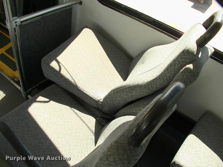 image for item DP9292 2009 Ford Econoline E450 shuttle bus