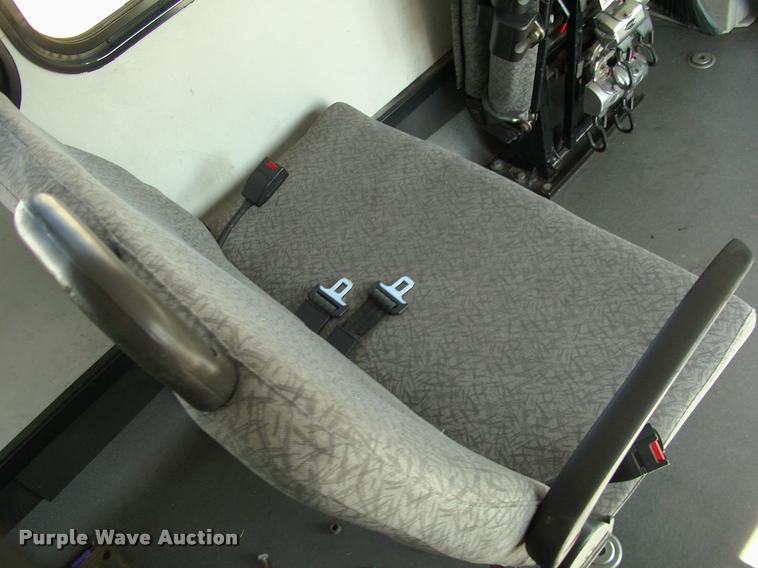 image for item DP9292 2009 Ford Econoline E450 shuttle bus