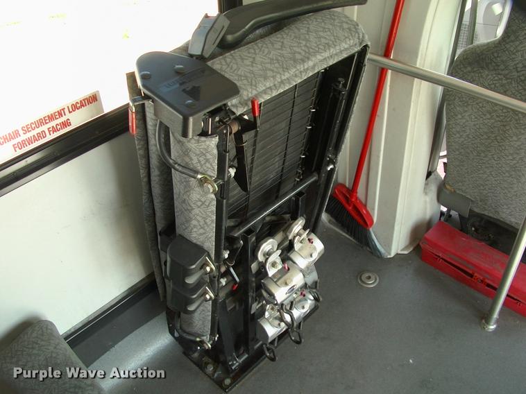 image for item DP9292 2009 Ford Econoline E450 shuttle bus