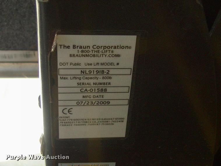 image for item DP9292 2009 Ford Econoline E450 shuttle bus