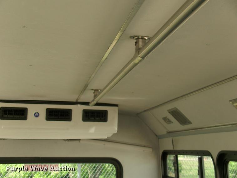 image for item DP9292 2009 Ford Econoline E450 shuttle bus