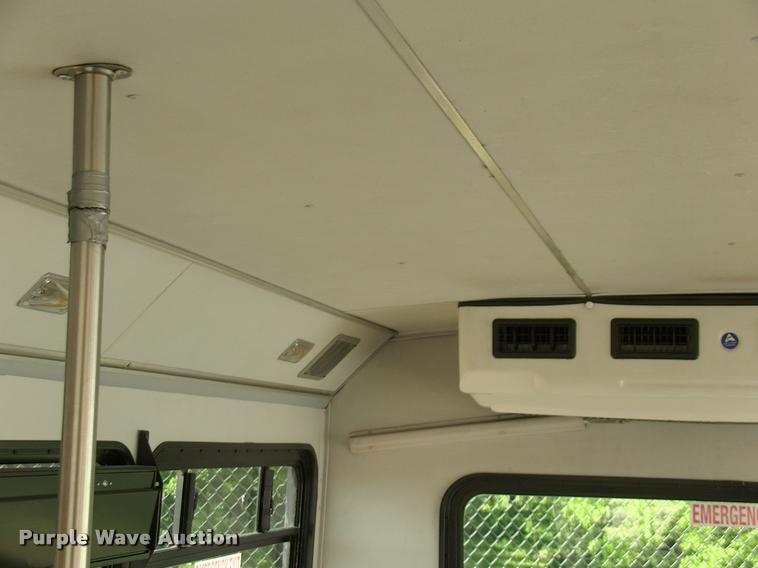 image for item DP9292 2009 Ford Econoline E450 shuttle bus