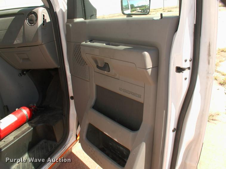 image for item DP9292 2009 Ford Econoline E450 shuttle bus