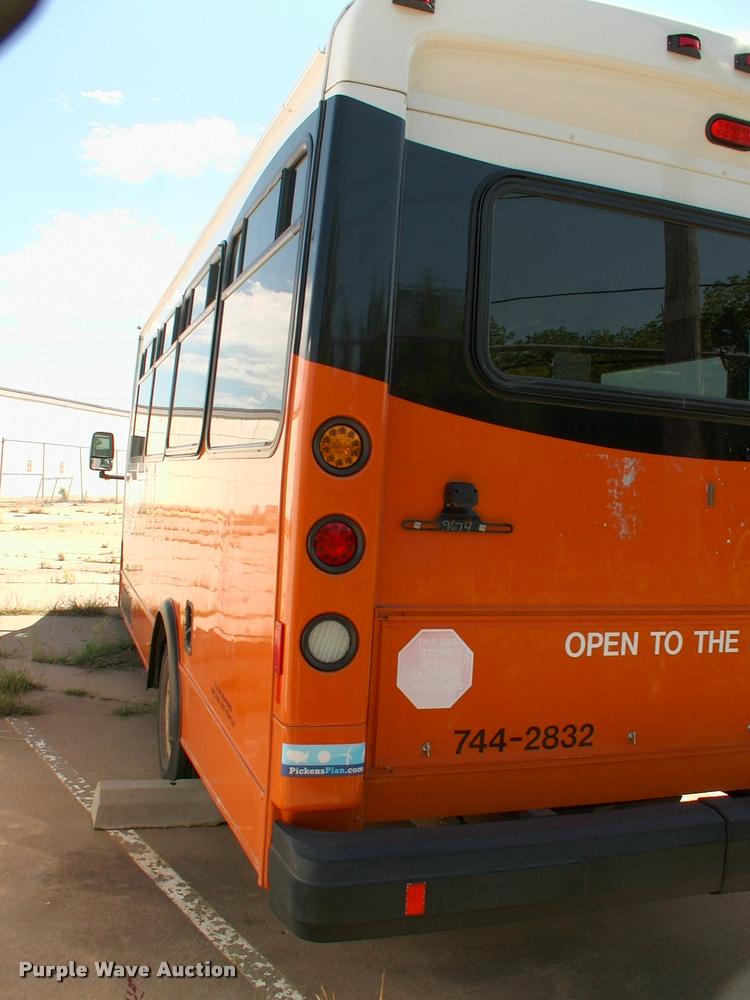 image for item DP9292 2009 Ford Econoline E450 shuttle bus