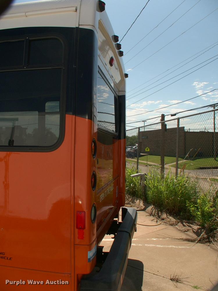 image for item DP9292 2009 Ford Econoline E450 shuttle bus