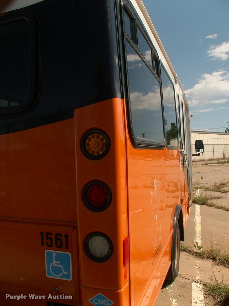 image for item DP9292 2009 Ford Econoline E450 shuttle bus