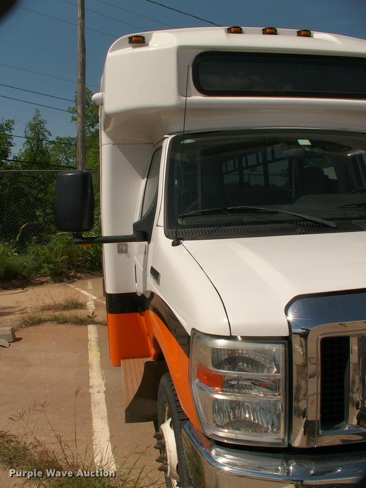 image for item DP9292 2009 Ford Econoline E450 shuttle bus