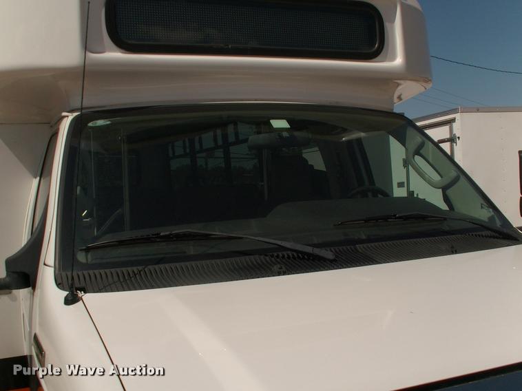 image for item DP9292 2009 Ford Econoline E450 shuttle bus