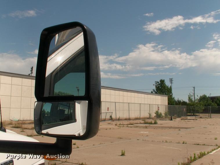 image for item DP9292 2009 Ford Econoline E450 shuttle bus