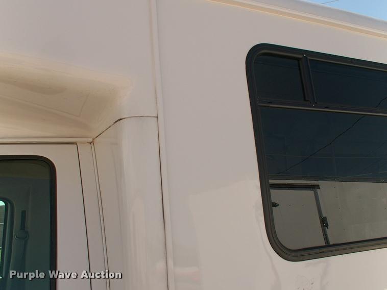 image for item DP9292 2009 Ford Econoline E450 shuttle bus