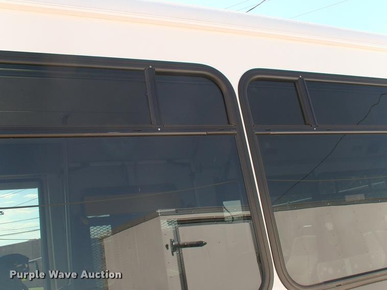 image for item DP9292 2009 Ford Econoline E450 shuttle bus