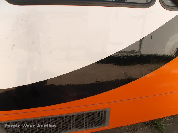 image for item DP9292 2009 Ford Econoline E450 shuttle bus