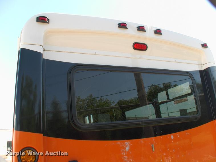 image for item DP9292 2009 Ford Econoline E450 shuttle bus