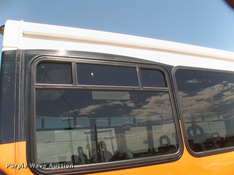 image for item DP9292 2009 Ford Econoline E450 shuttle bus