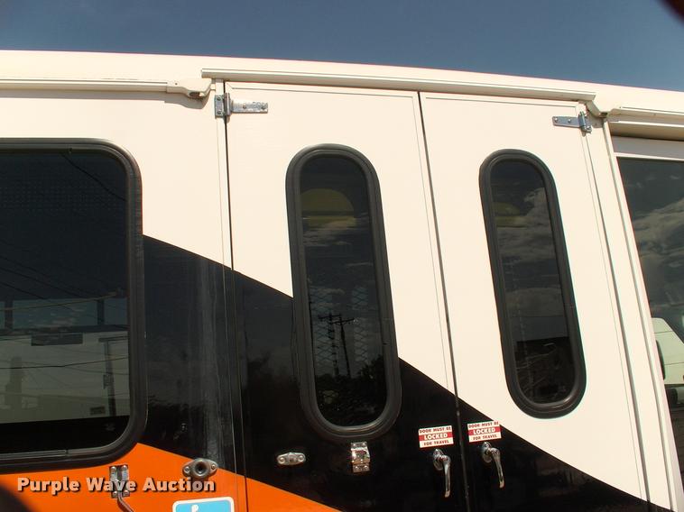 image for item DP9292 2009 Ford Econoline E450 shuttle bus