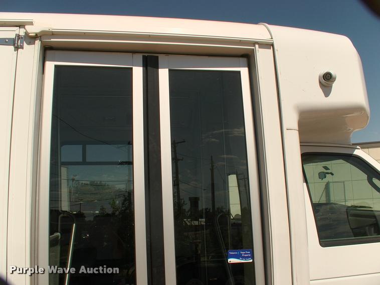 image for item DP9292 2009 Ford Econoline E450 shuttle bus