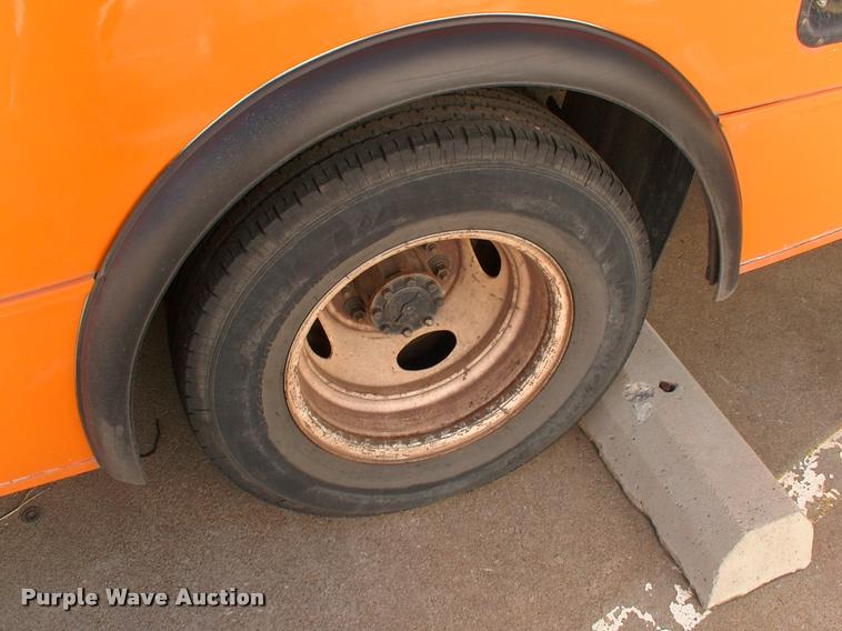 image for item DP9292 2009 Ford Econoline E450 shuttle bus