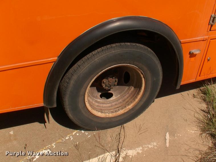 image for item DP9292 2009 Ford Econoline E450 shuttle bus