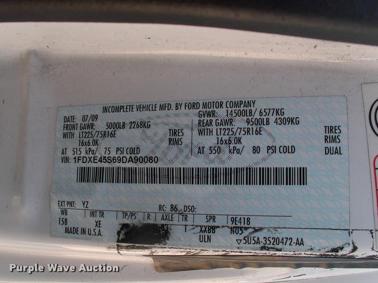 image for item DP9292 2009 Ford Econoline E450 shuttle bus