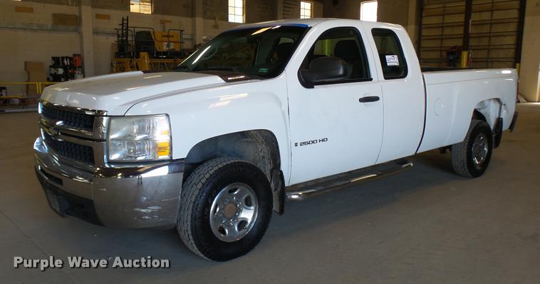 image for item K1889 2007 Chevrolet Silverado 2500HD Ext. Cab pickup truck