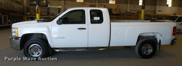 image for item K1889 2007 Chevrolet Silverado 2500HD Ext. Cab pickup truck