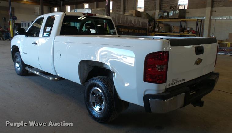 image for item K1889 2007 Chevrolet Silverado 2500HD Ext. Cab pickup truck