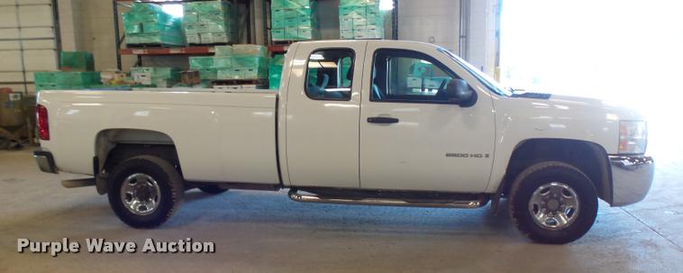 image for item K1889 2007 Chevrolet Silverado 2500HD Ext. Cab pickup truck