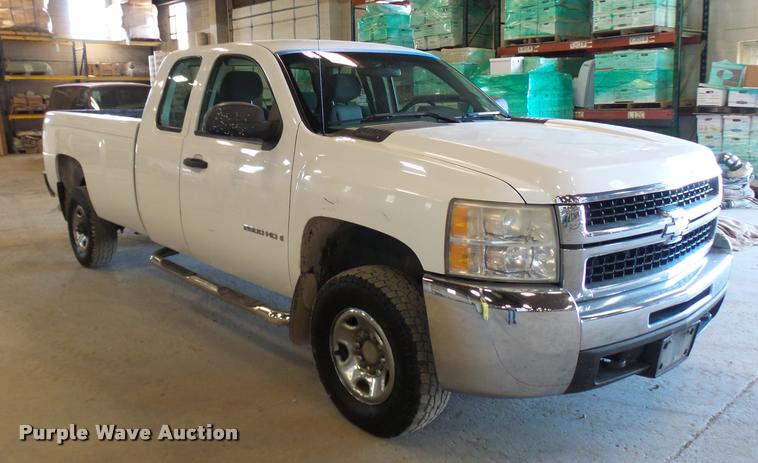image for item K1889 2007 Chevrolet Silverado 2500HD Ext. Cab pickup truck