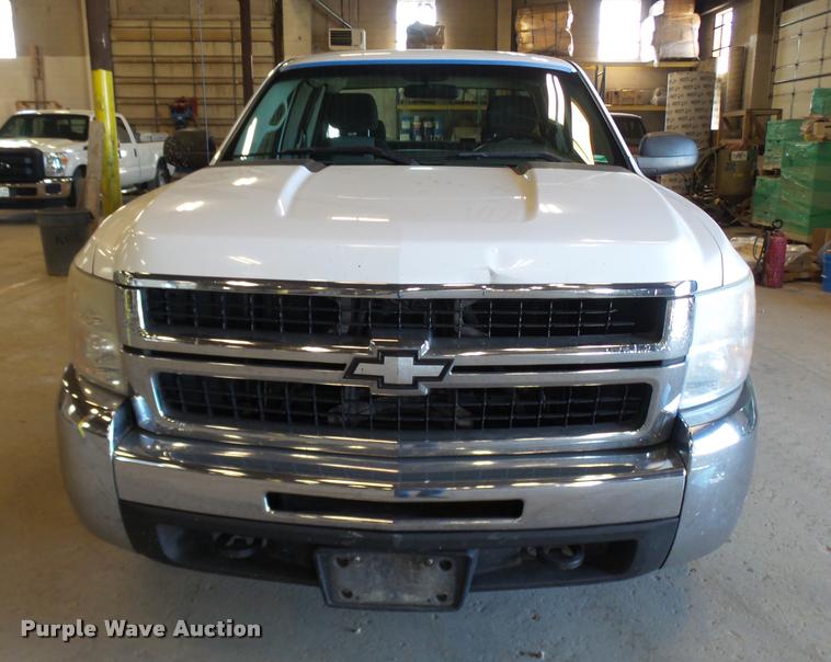 image for item K1889 2007 Chevrolet Silverado 2500HD Ext. Cab pickup truck