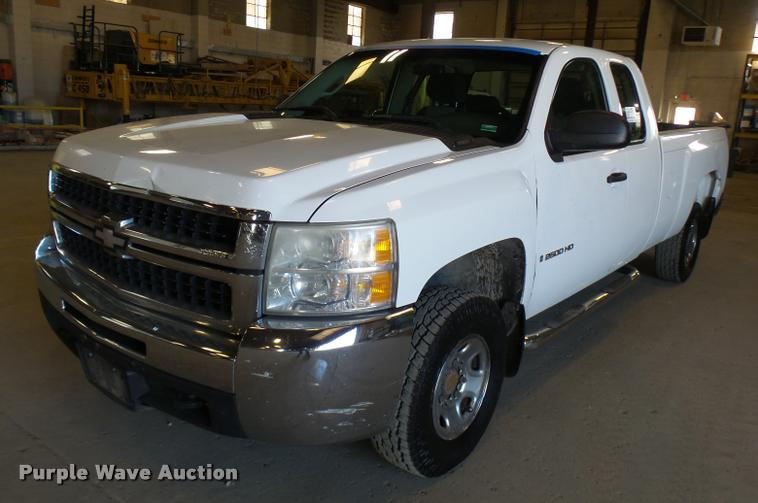 image for item K1889 2007 Chevrolet Silverado 2500HD Ext. Cab pickup truck
