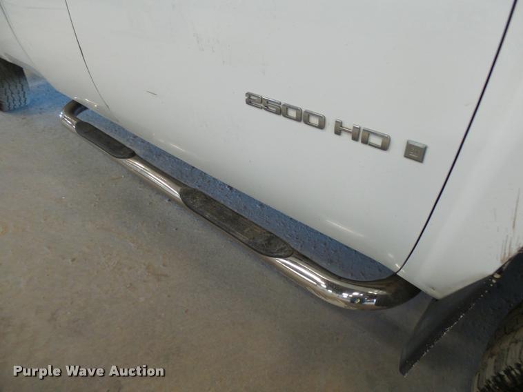image for item K1889 2007 Chevrolet Silverado 2500HD Ext. Cab pickup truck