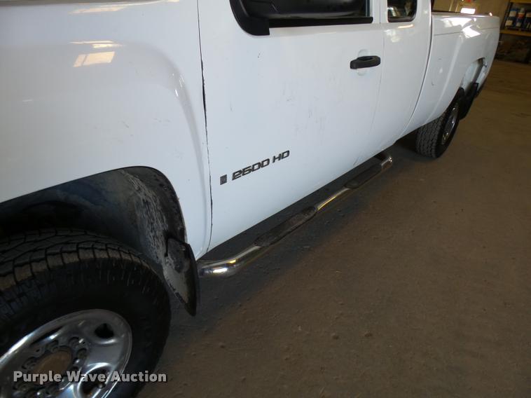 image for item K1889 2007 Chevrolet Silverado 2500HD Ext. Cab pickup truck