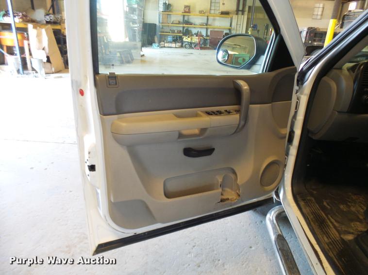 image for item K1889 2007 Chevrolet Silverado 2500HD Ext. Cab pickup truck