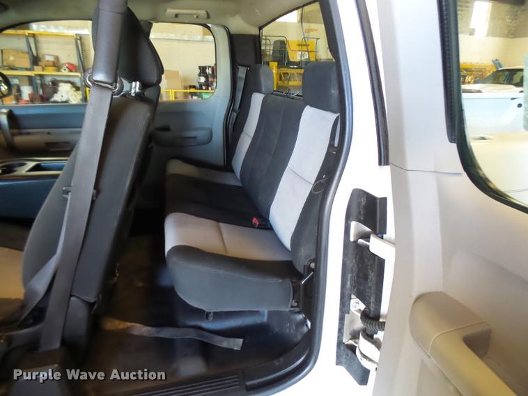 image for item K1889 2007 Chevrolet Silverado 2500HD Ext. Cab pickup truck