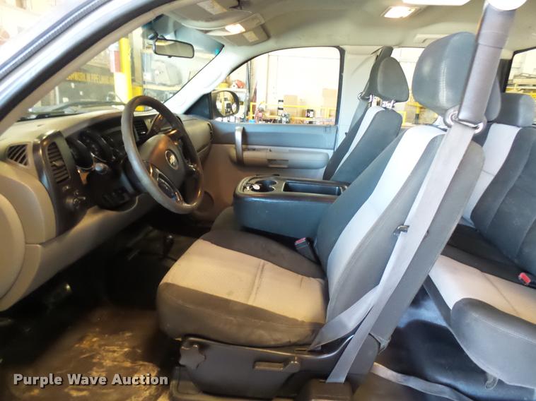 image for item K1889 2007 Chevrolet Silverado 2500HD Ext. Cab pickup truck