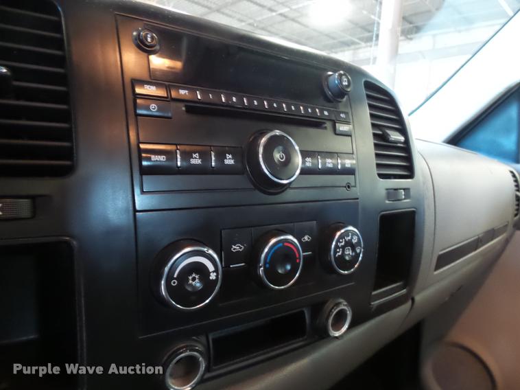 image for item K1889 2007 Chevrolet Silverado 2500HD Ext. Cab pickup truck