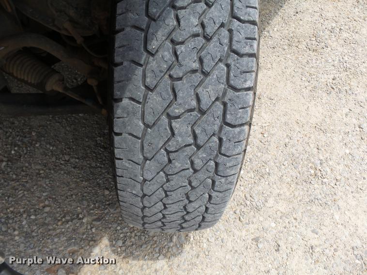 image for item K3269 2008 GMC Canyon Ext. Cab pickup truck