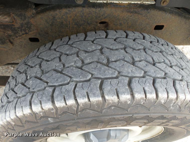 image for item K3269 2008 GMC Canyon Ext. Cab pickup truck