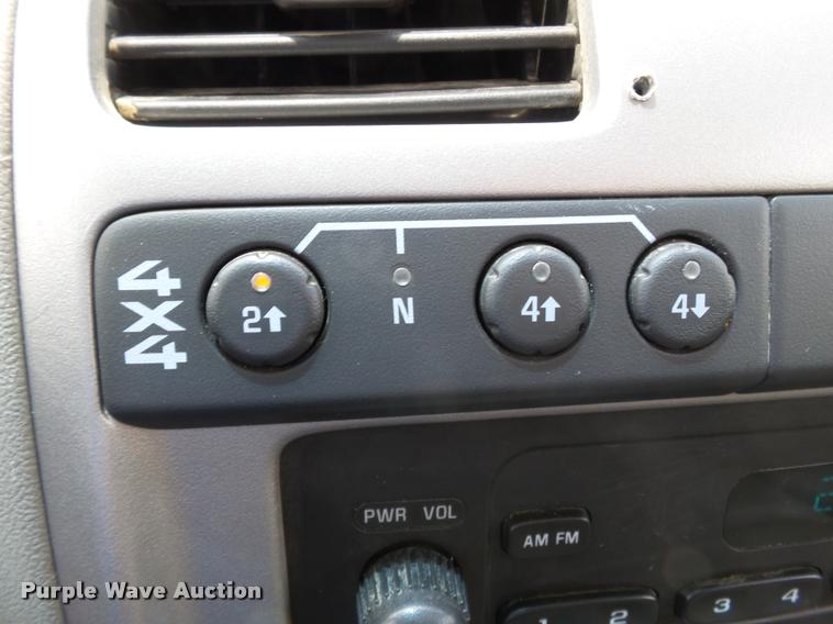 image for item K3269 2008 GMC Canyon Ext. Cab pickup truck