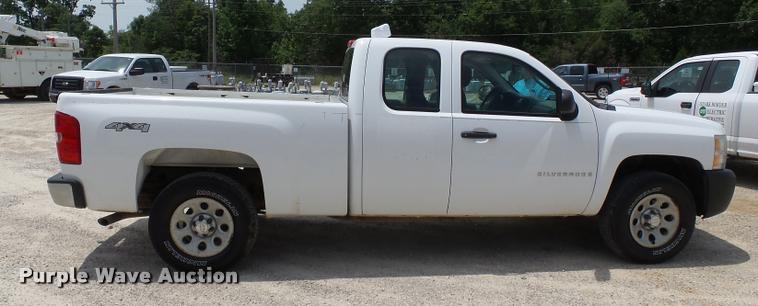 image for item K3270 2009 Chevrolet Silverado 1500 Ext. Cab pickup truck