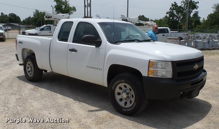image for item K3270 2009 Chevrolet Silverado 1500 Ext. Cab pickup truck