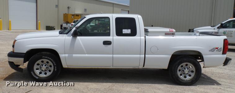 image for item K3271 2006 Chevrolet Silverado 1500 Ext. Cab pickup truck
