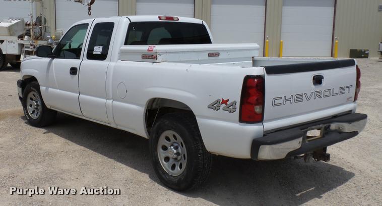 image for item K3271 2006 Chevrolet Silverado 1500 Ext. Cab pickup truck
