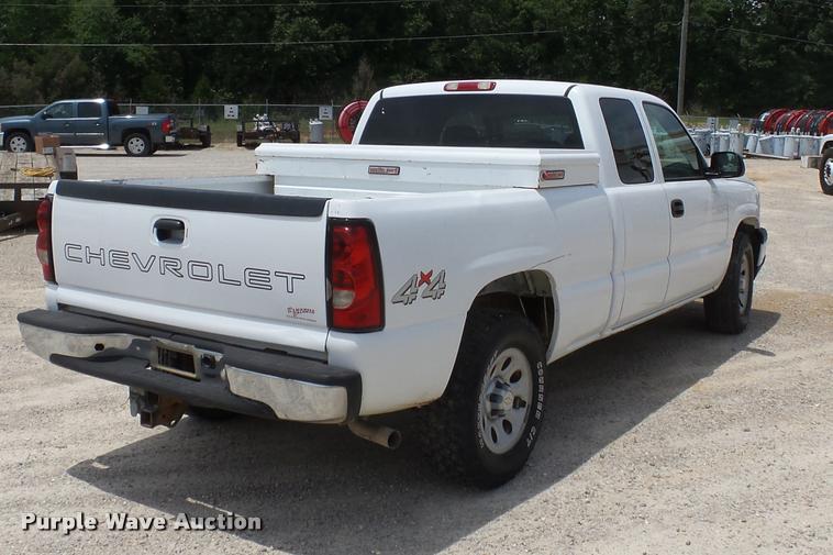 image for item K3271 2006 Chevrolet Silverado 1500 Ext. Cab pickup truck